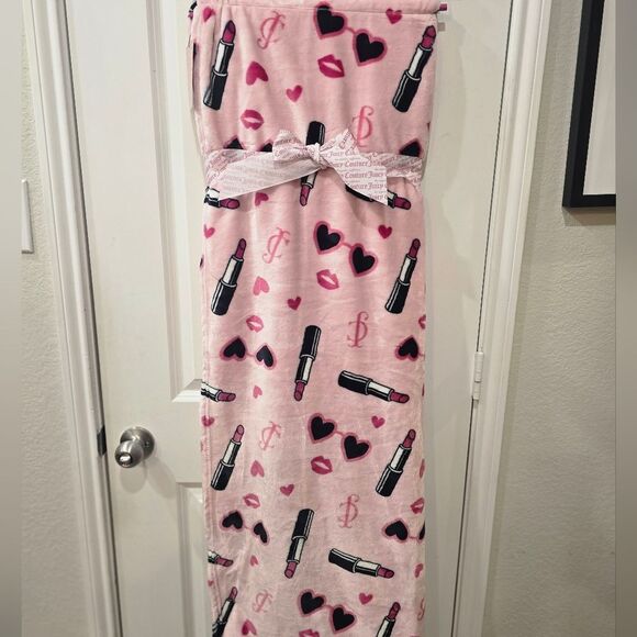 Juicy Couture Home JC Logo Lipstick and Heart Design Twin XL Plush Blanket - Picture 3 of 6